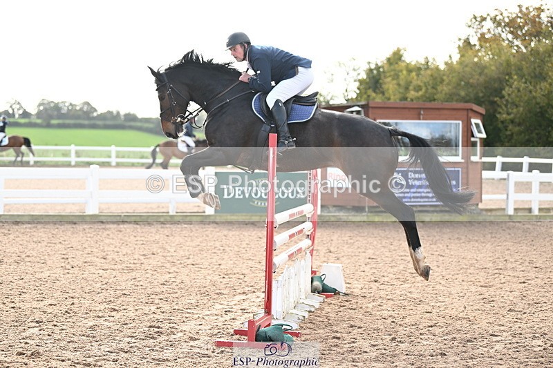 241023A-140844-00975 - Cls 4 Newcomers and 1.10m Open