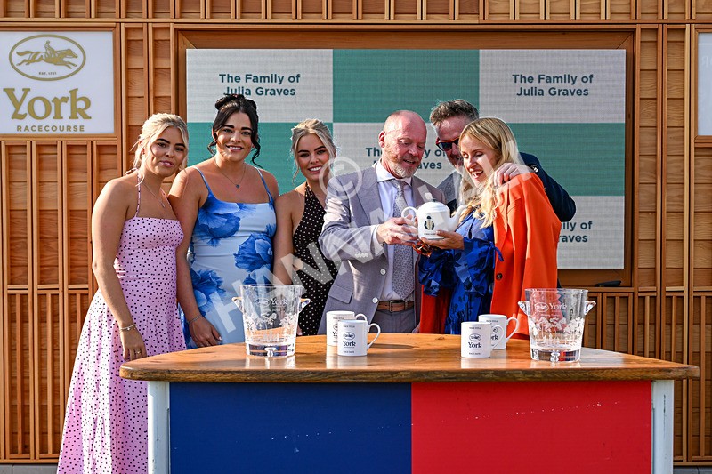 220826-Race 6-Sale Shark-5664 - Race 6 16.45pm Julia Graves Roses Stakes