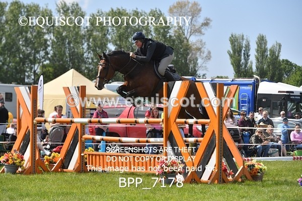BPP_7178 - CLASS 3 Andrew Hamilton Coach, RHS Foxhunter Championship Qualifier