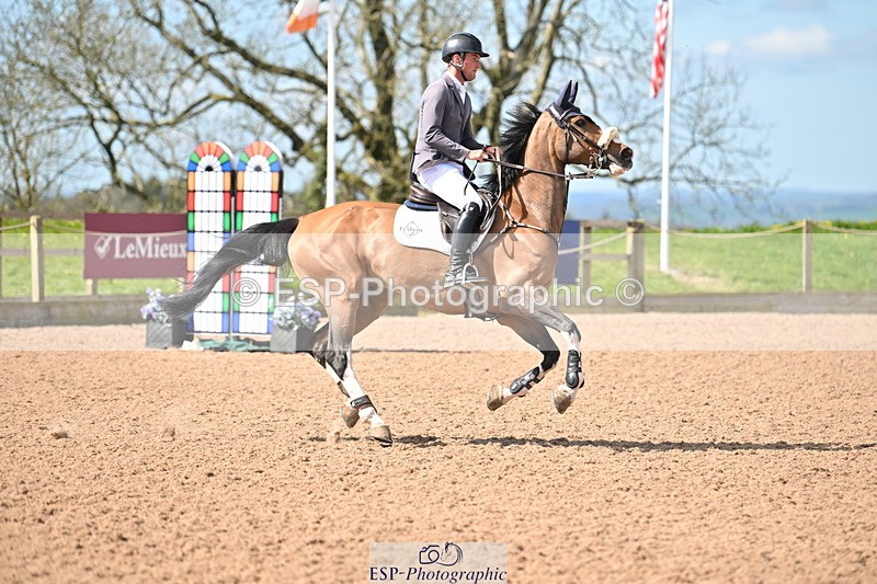 240418A-110516-02441 - Cls 5, 2 Star Medium Tour 1.35m