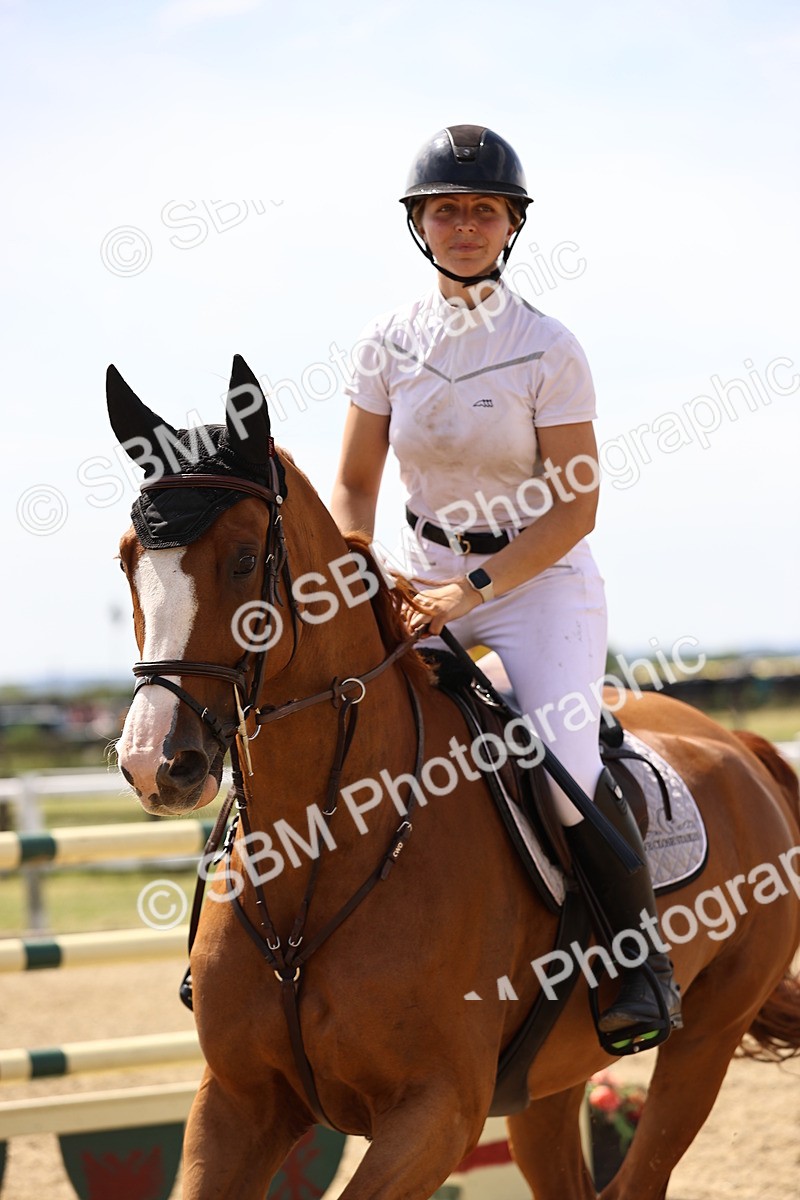 SBM_000663 - Class 15 - Redpost Equestian Senior Foxhunter - 1.20m