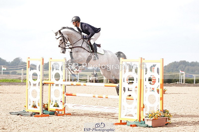 241004A-131538-00565 - Fri 03 Snr Newc & 1.10m Open