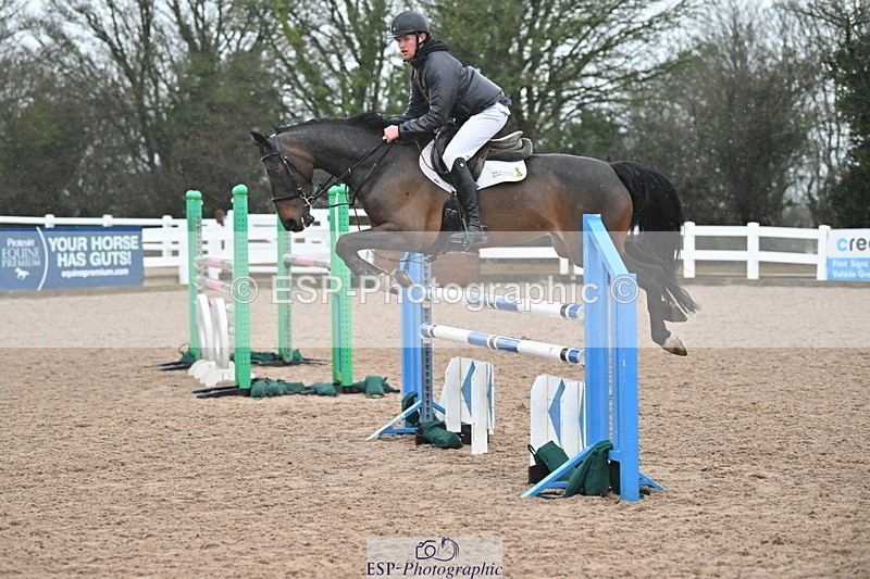 240225A-131227-05409 - Cls 21 Newcomers and 1.10m Open