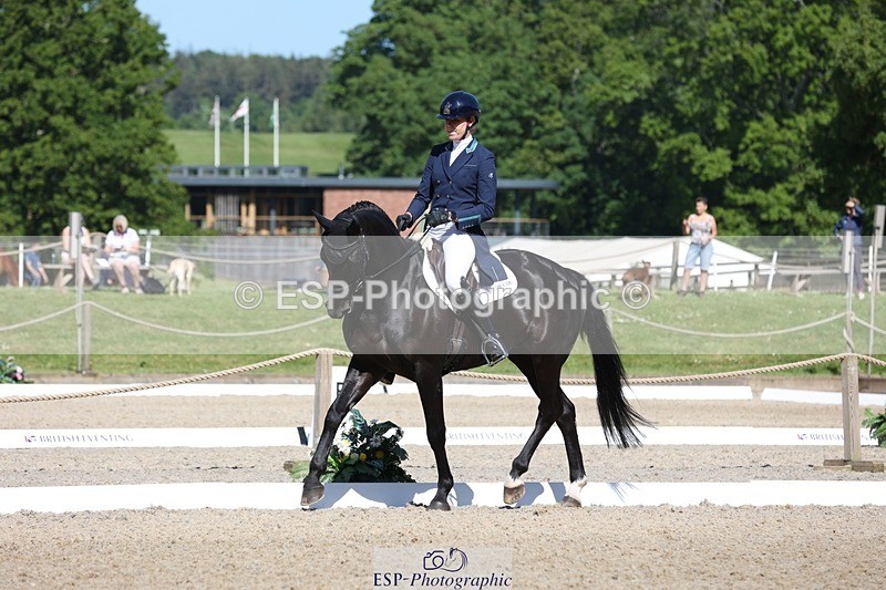 230526-100352-05171 - 358-EQUADOR_MW-Toots_Bartlett-WEDTrotUp+DR