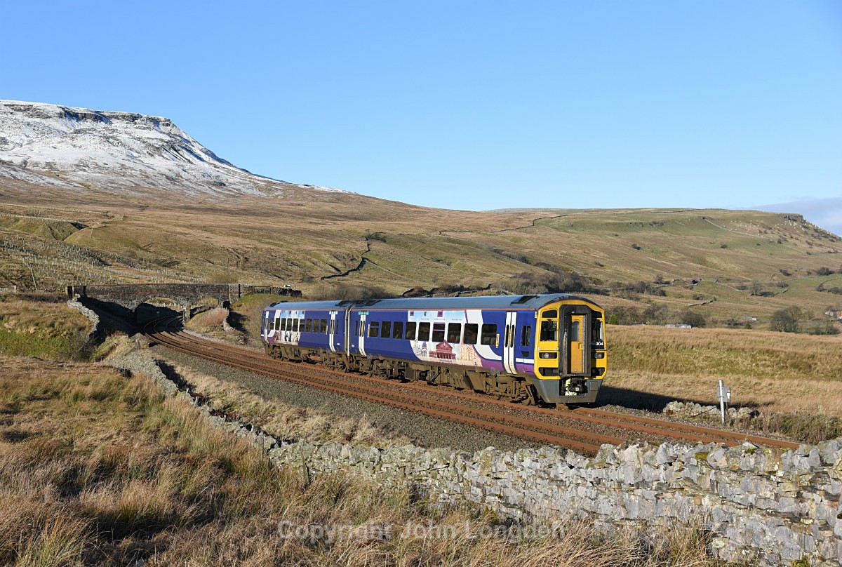 JL - 28.12.17 158904 11:55 Carlisle - Leeds, Ais Gill - Ais Gill (road bridge southbound)