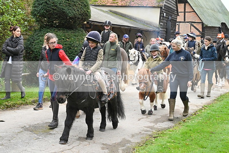 WJ7_6340 - Berks & Bucks - Children's Meet - The Old Farmhouse – Steventon.