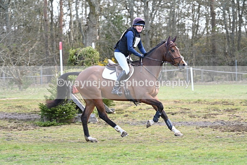 WJ7_0090 - Time 10:13 to 10:38 Times at the Fence