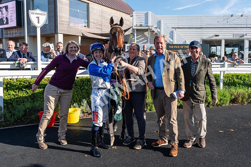 300525-Race 2-Cheerleader-7331 - Race 2