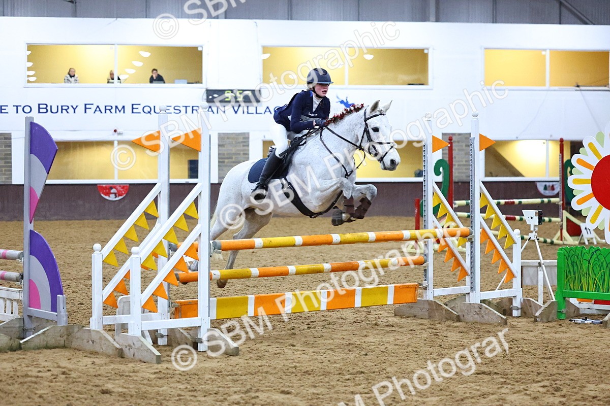 SBM_002784 - Class 6 - Holly & Ivy Stakes - 90cm