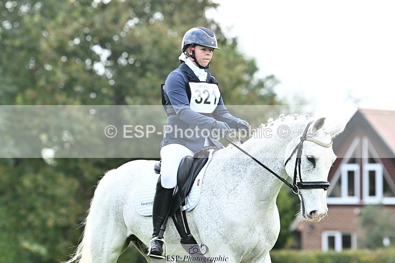 241024-115853-02570 - 321-Hannah.Underhill-DONBEG.GREY