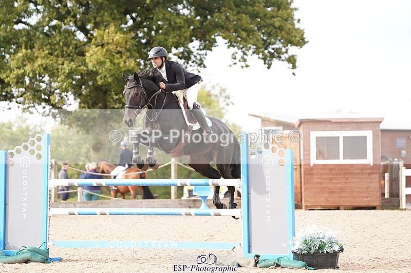 241004A-151342-00914 - Fri 04 Snr Fox & 1.20m Open
