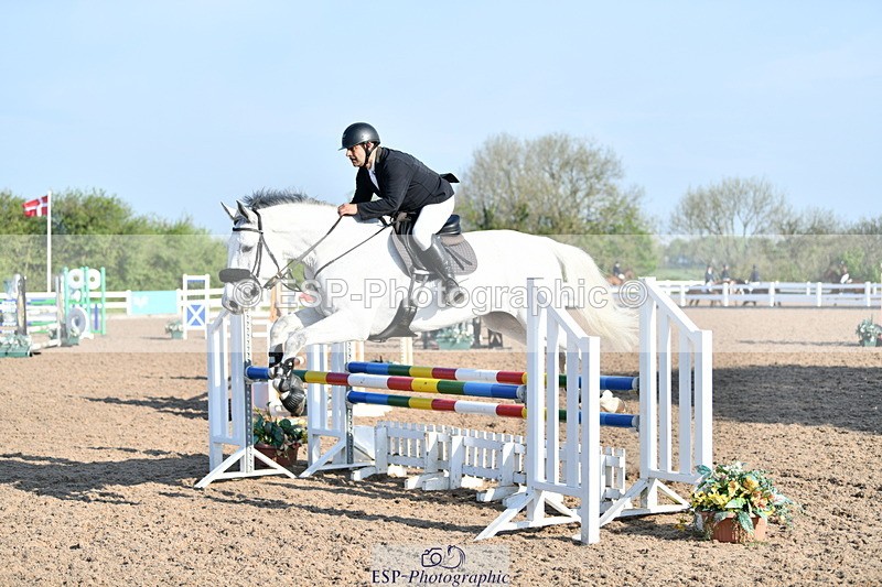 240512A-081503-16800 - Cls 39 British Novice and 90cm Open