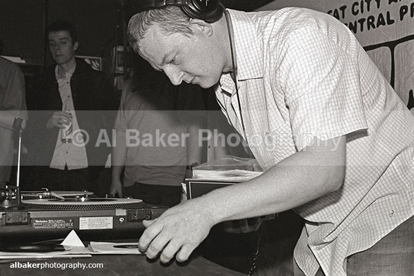 02 - Friends-&-Family @ the-roadhouse 10.05.03