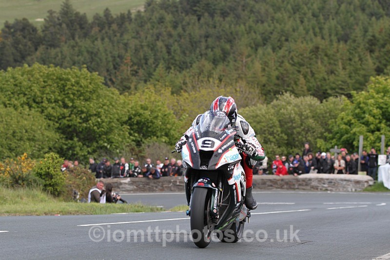 Ian Hutchinson - RST Superbike Race