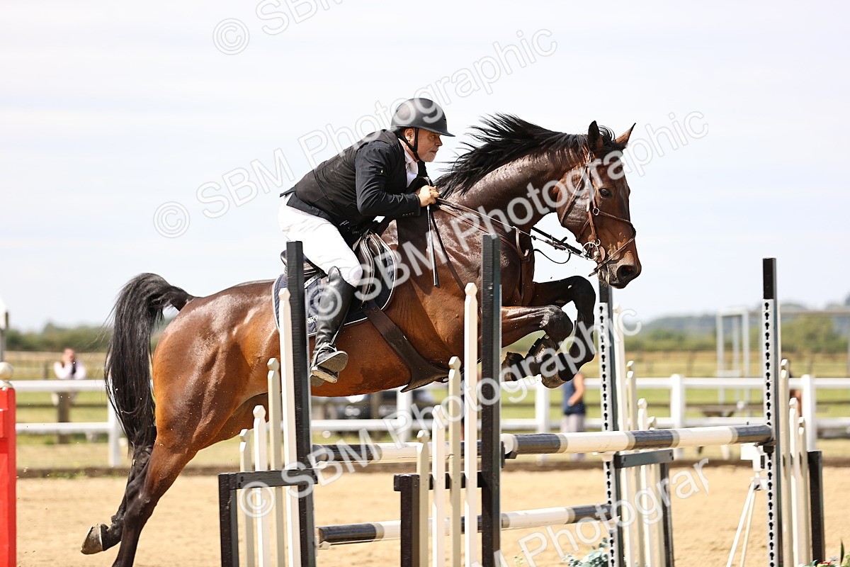 SBM_009647 - Class 8 - Senior Newcomers - 1.10  Open
