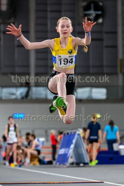 AgeInd25SUN-913045 - Field Female