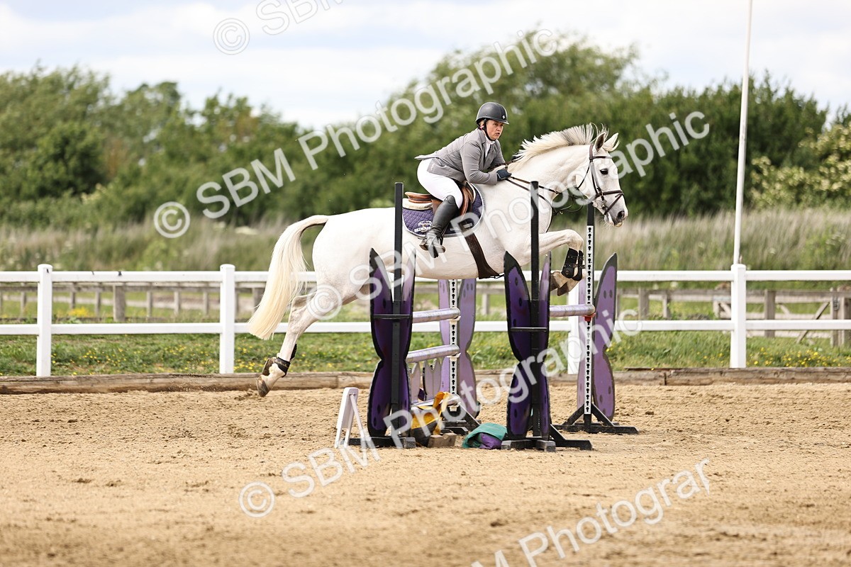 SBM_003332 - Class 11 - Senior Newcomers - 1.10m