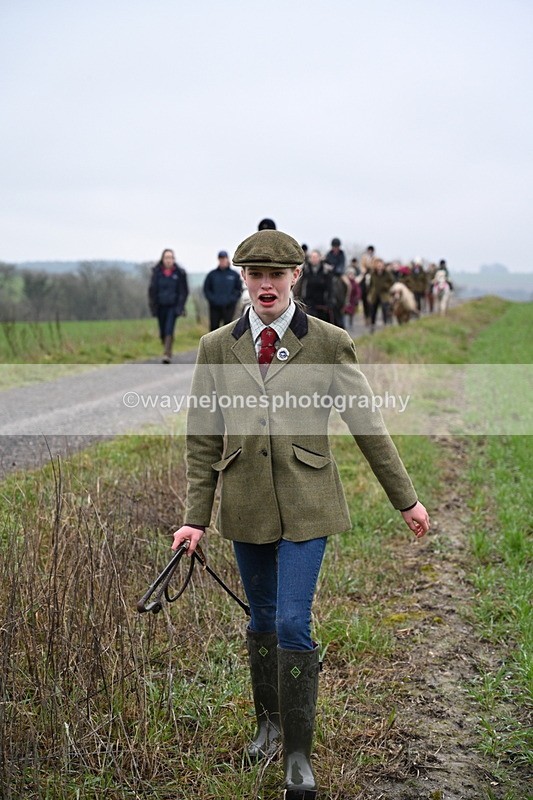 WJ7_9794 - Walk out..