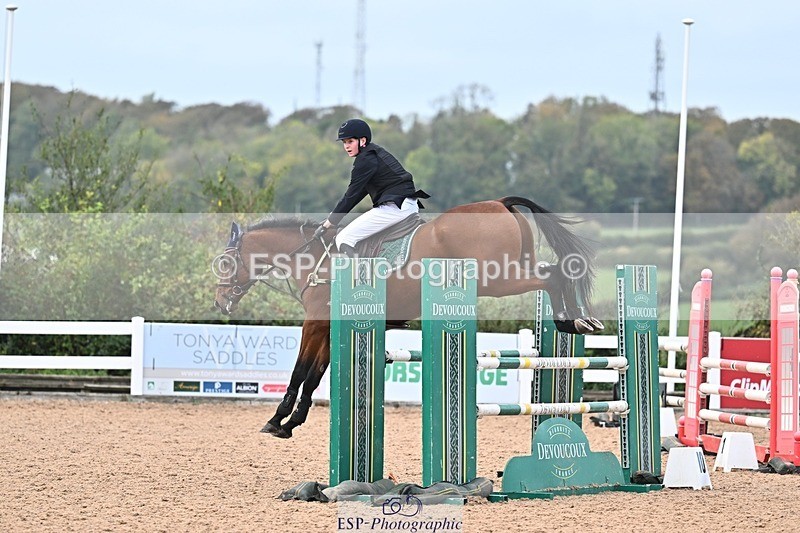 261014-124523-00485 - Cls  05 Snr Newcomers & 1.10m Open