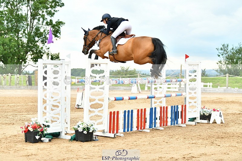 230720A-153601-03948 - Cls 9, 2 Star Big 1.40m Start to break