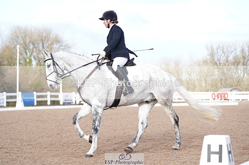 241214-130240-00558 - 105-Janine.Paterson-Machas.Grey