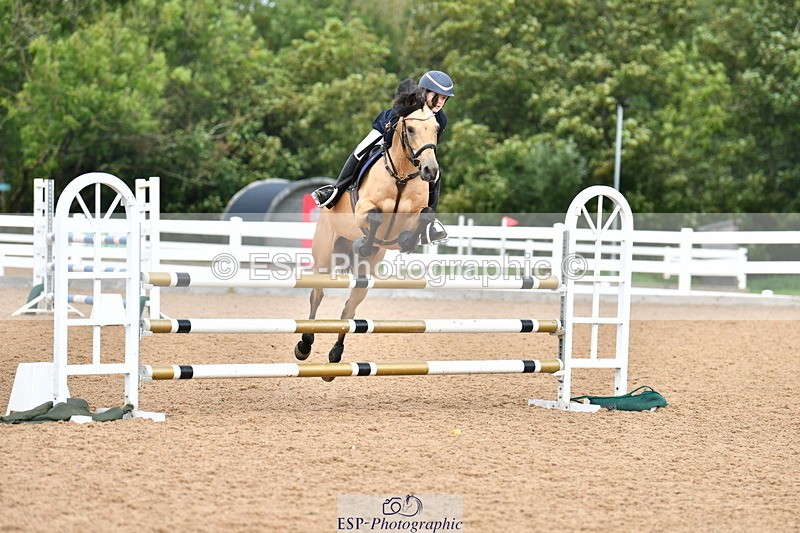 230819A-121306-00480 - Cls 25 Pony Newcomers & 1m Open