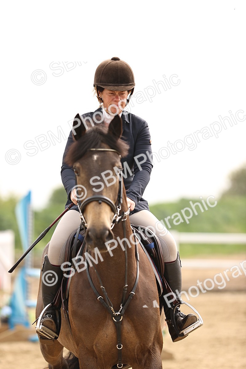  - Class 15 - Senior British novice - 90cm
