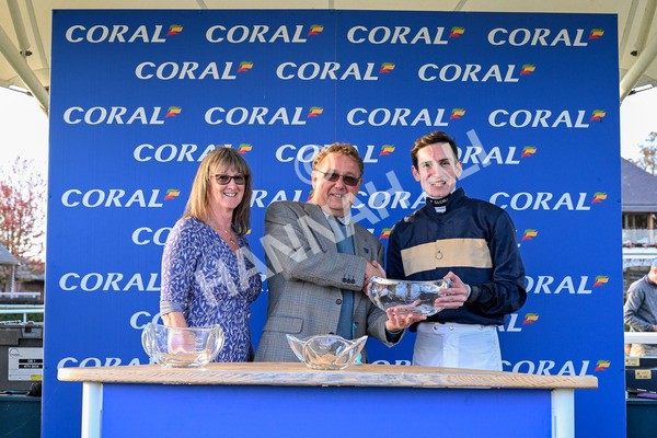 111025-Race 7-Lets Dream-0736 - Race 7 Coral 'Committed To Safer Gambling' Finale Handicap at York