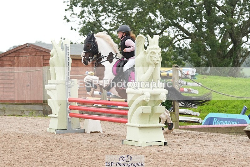 250920-155617-01539 - Cls 21 Pony Intro 80cm Derby