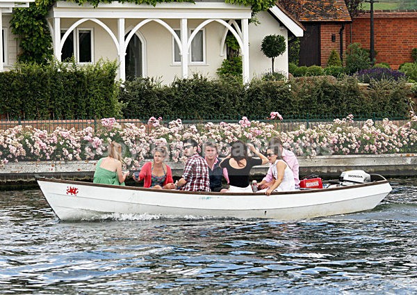 110702 WHITE BOAT IMG_7920 - HENLEY ROYAL REGATTA JULY 2011