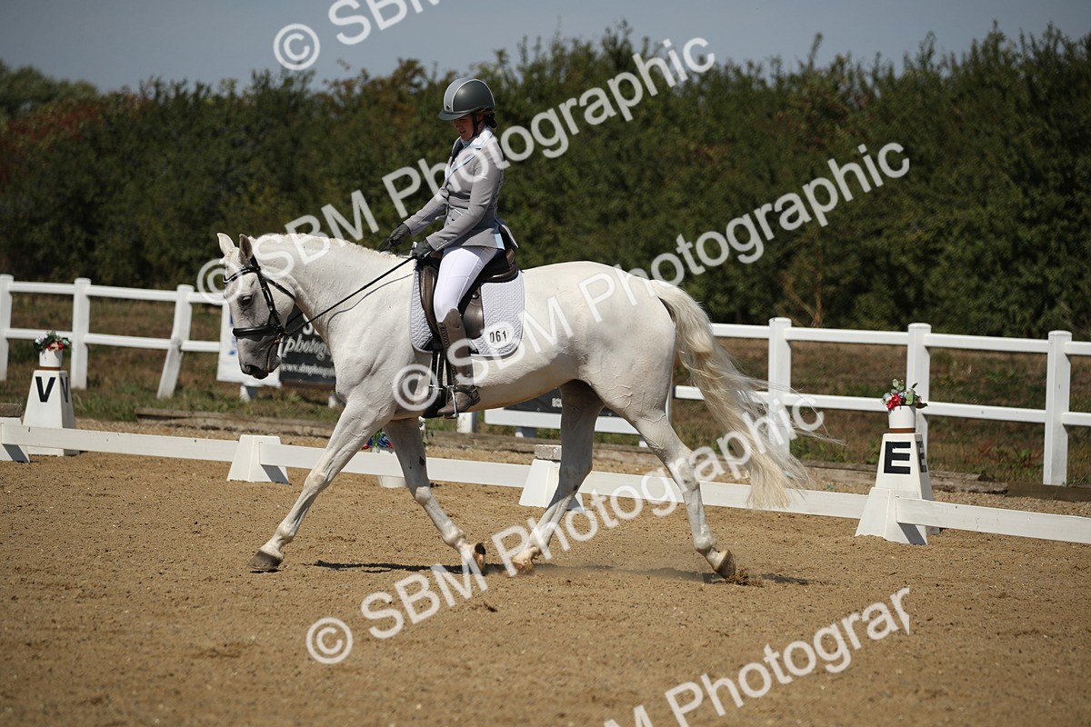 SBM_005052 - Class 11 - Novice 5 - 11.41-12.58