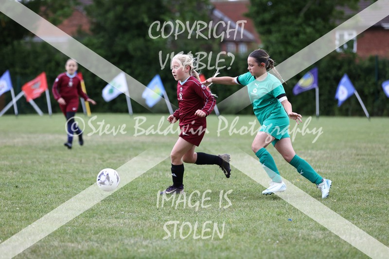 1DX32106 - Covingham Park V Tadpole Farm