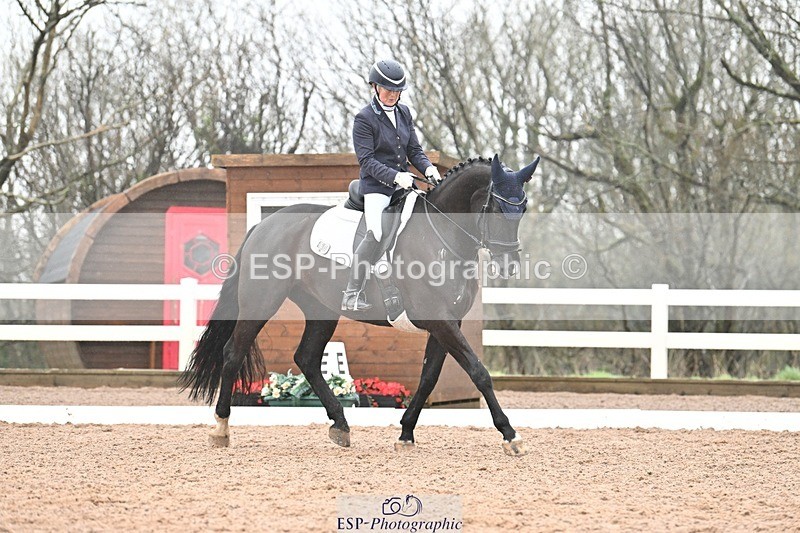 250215-120745-03326 - 228-Louise.Hutchinson-Shovern.Noire