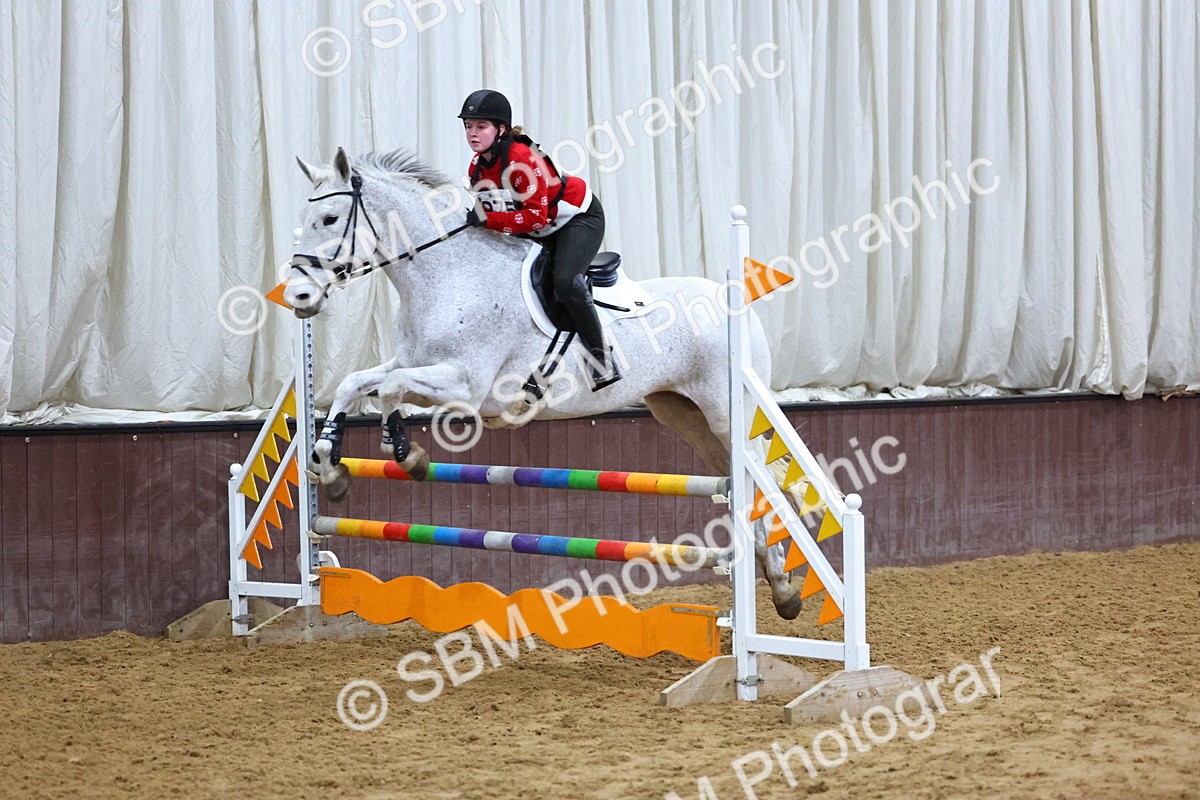 SBM_002546 - Class 6 - Holly & Ivy Stakes - 90cm