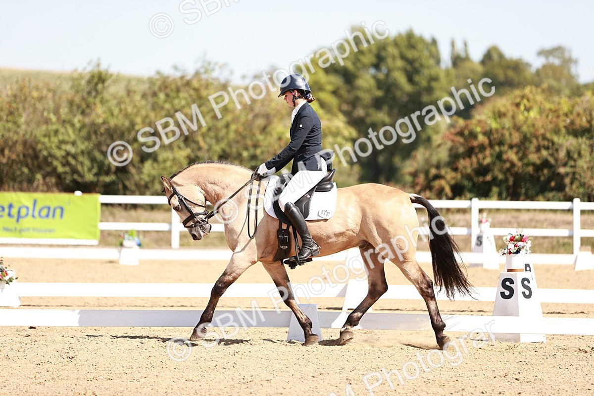 SBM_004617 - Class 12 - Novice 5 - 10.31-11.41