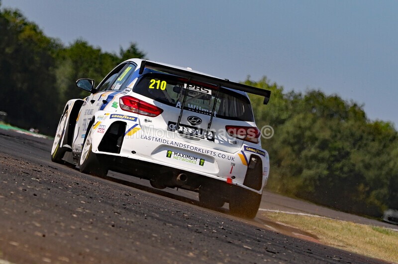  - TCR UK @ Castle Combe