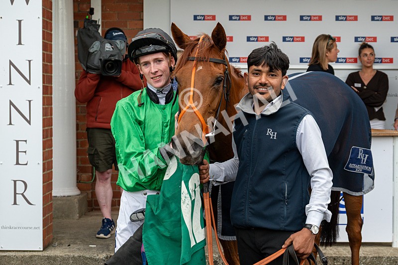 310526-Race 7-Annastarzy-9506 - Race 7 18.45pm Sky Bet Build A Bet Fillies' Handicap