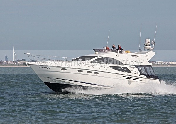090814 DRAGONFLY IMG_7922 - Flybridge Cruisers