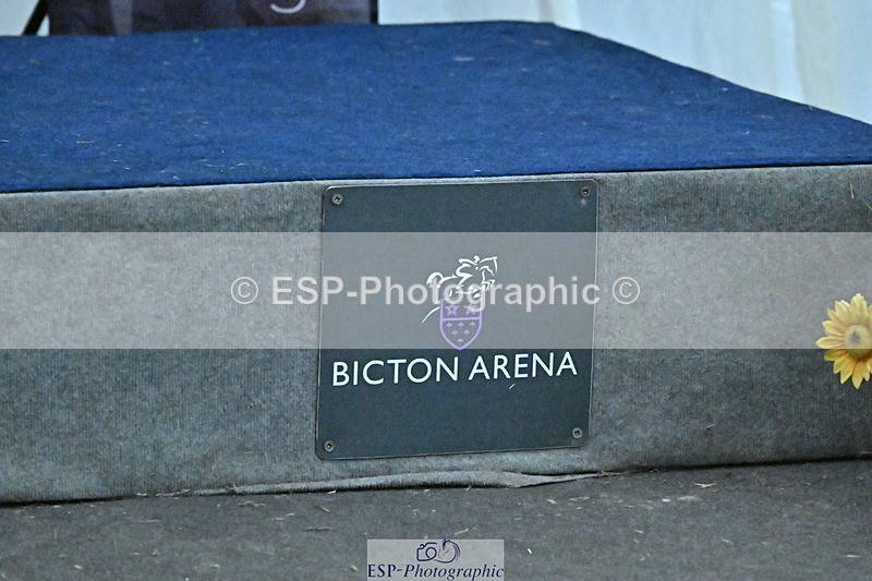 260828A-181206-23542 - All Showjumping Presentations