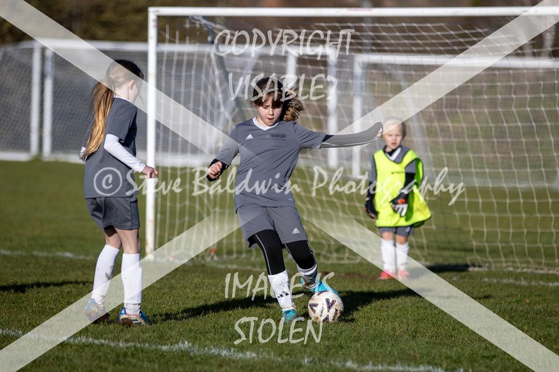 1DX31471 - 2026-01-17 FC Abbey Meads U9 Purple Girls V Develop FC U9 Girls