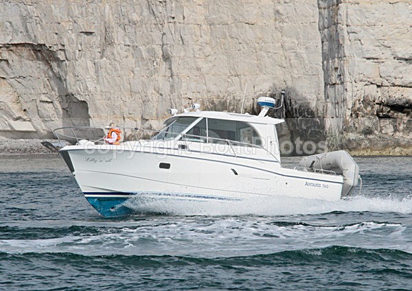 110829 LILLY N ALL IMG_2411 - Motorboats - Hardtop