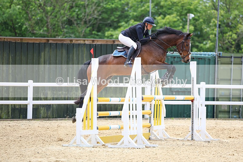 3E7A9465 - Class 8: Senior Newcomers/1.10m open