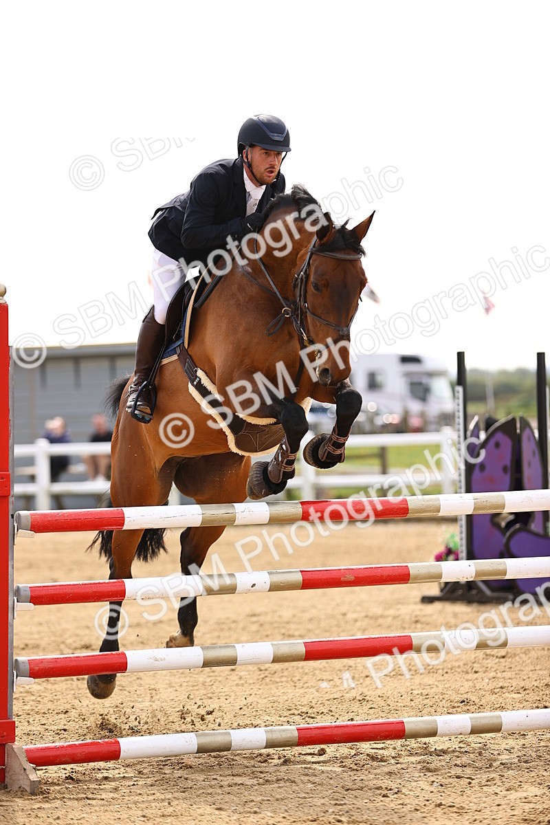 SBM_002297 - Class 11 - Senior newcomers - 1.10m