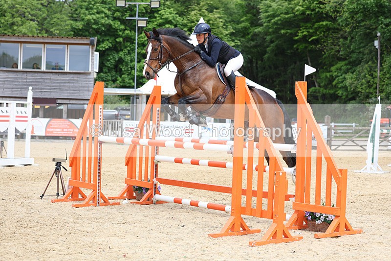 3E7A9469 - Class 8: Senior Newcomers/1.10m open
