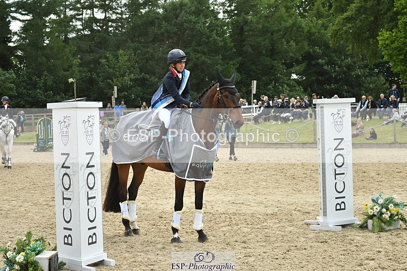 250525A-160917-18876 - Presentations Section C CCI 2 Star Long