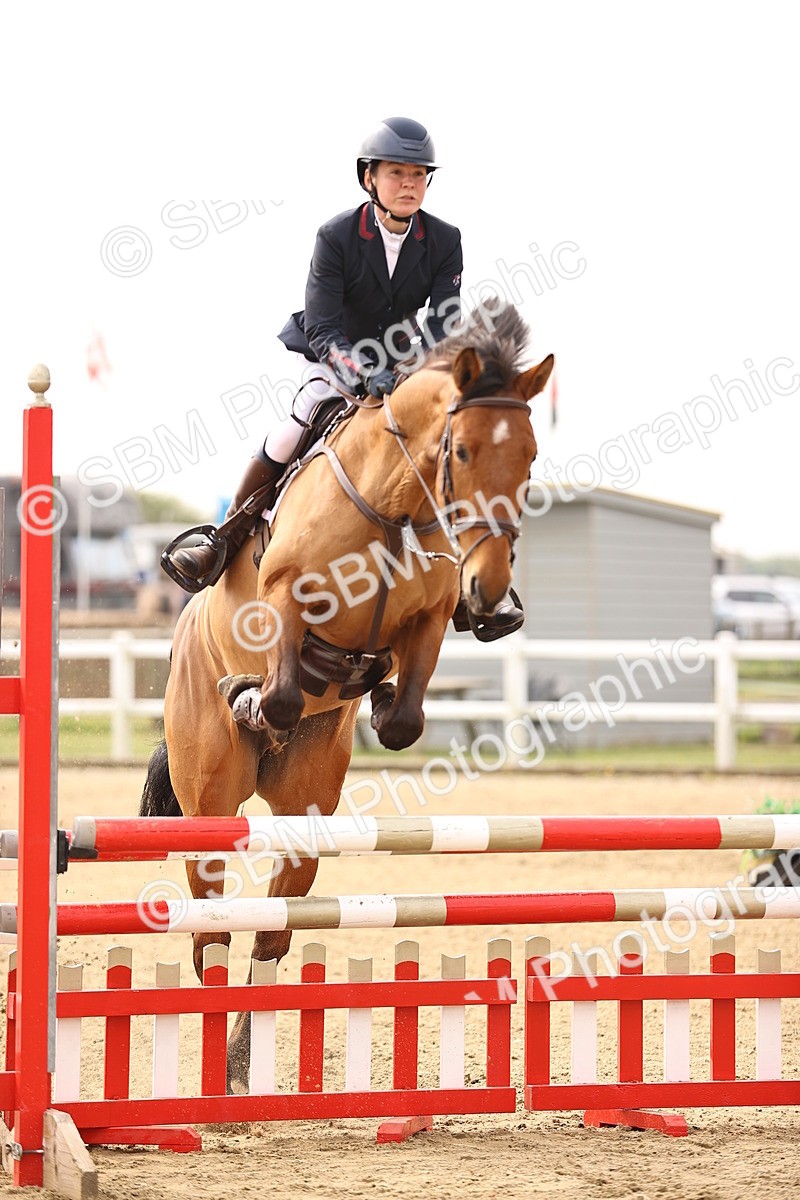  - Class 15 - Senior British novice - 90cm