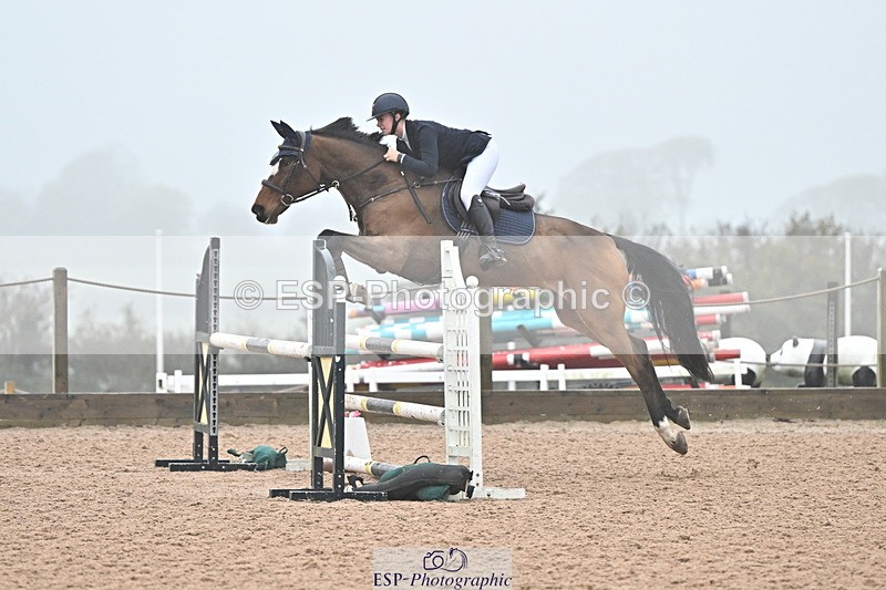 241103A-110830-06907 - SUN Cls 18 British Novice and 90cm Open