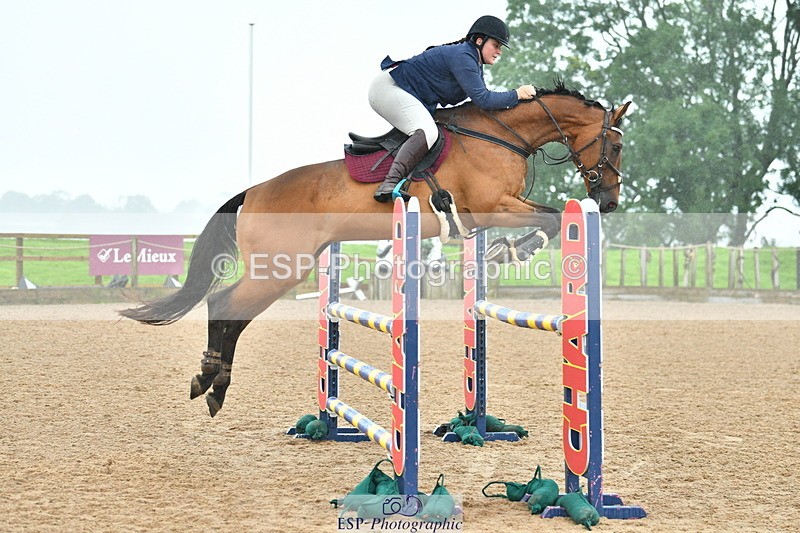 230805A-105232-00215 - Cls 2 Snr Newcomers & 1.10m Open