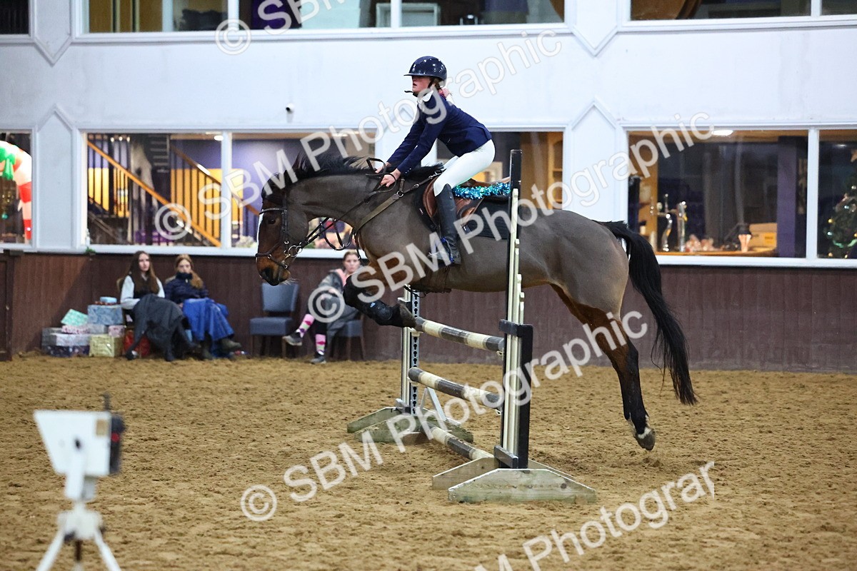 SBM_002817 - Class 6 - Holly & Ivy Stakes - 90cm