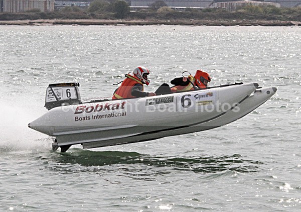 100411 BOBKAT IMG_0970 - Racing Powerboats